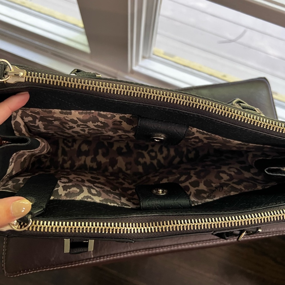 GUESS purse - Picture 3 of 3
